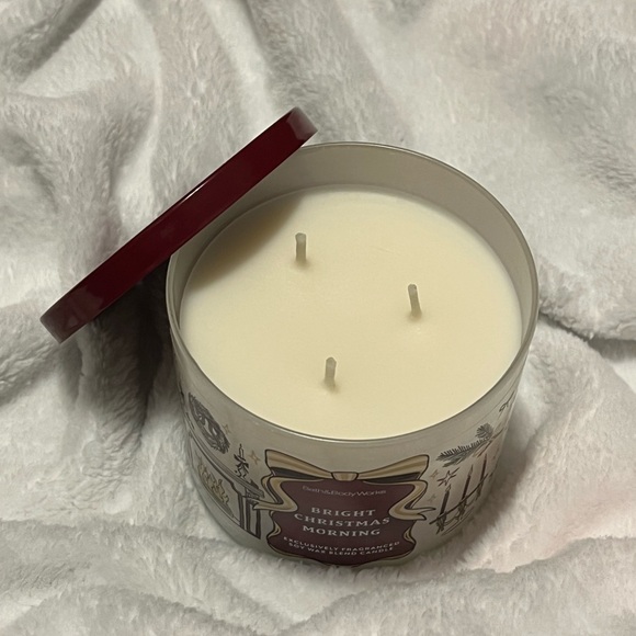 Bath & Body Works Bright Christmas Morning Candle - Burgundy and White - Picture 2 of 3